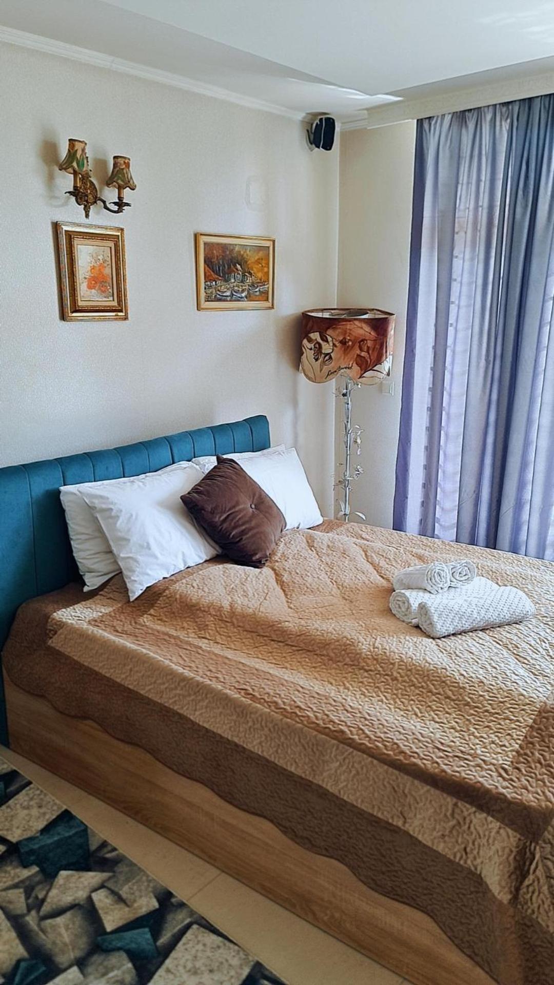 Gold Apartment *