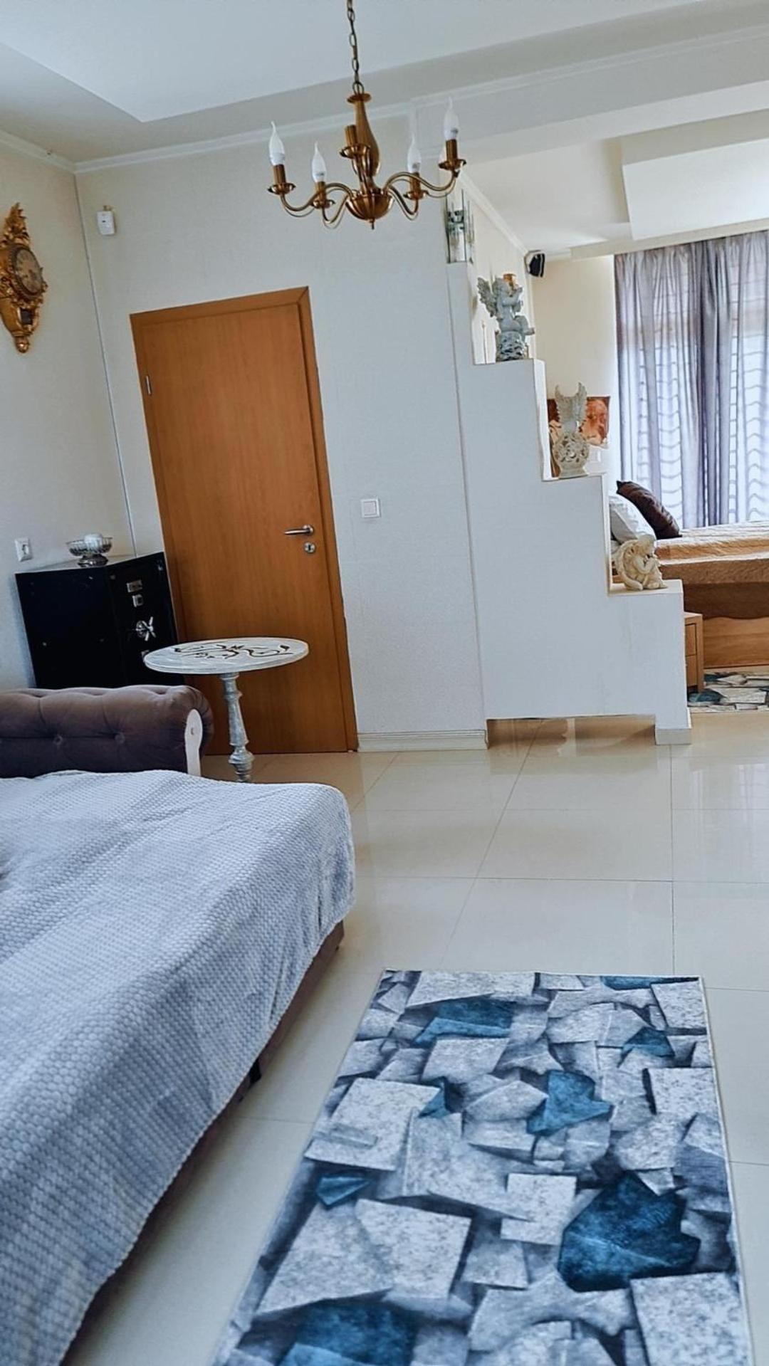 Gold Apartment