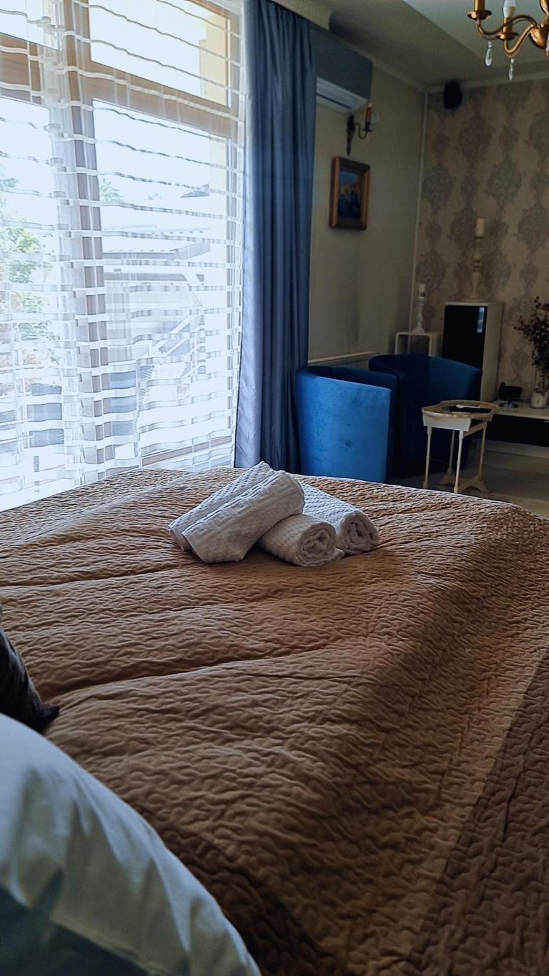 Apartment Gold